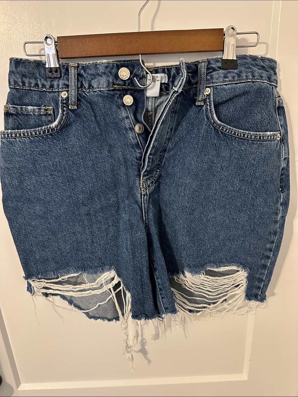 Forever 21 Distressed High-Rise Denim Shorts - Blue. Women’s 28